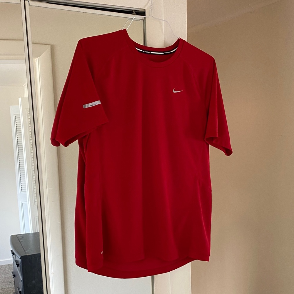 Nike Men's Vibrant Red Short Sleeve running Tee (L) LIKE NEW